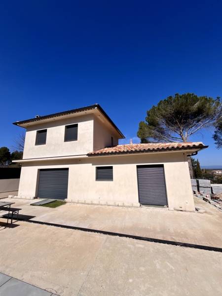 Gouttières en aluminium sur maison dans le var