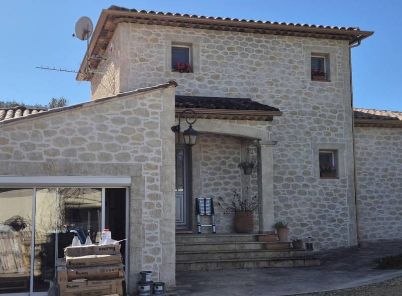 Pose gouttières aluminium au mètre linéraire pas cher