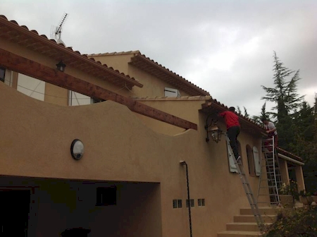 Gouttières pour évacuer l'eau var