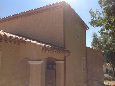 gouttières et descentes en aluminium dans le var