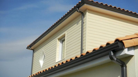 Notre zone d'activité pour ce service Artisan installateur de gouttière aluminium couleur gris métal avec coupe à la demande et accessoires assortis pour façade contemporaine ou industrielle