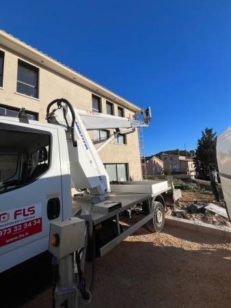 Notre zone d'activité pour ce service Artisan installateur de gouttière aluminium couleur gris métal avec coupe à la demande et accessoires assortis pour façade contemporaine ou industrielle